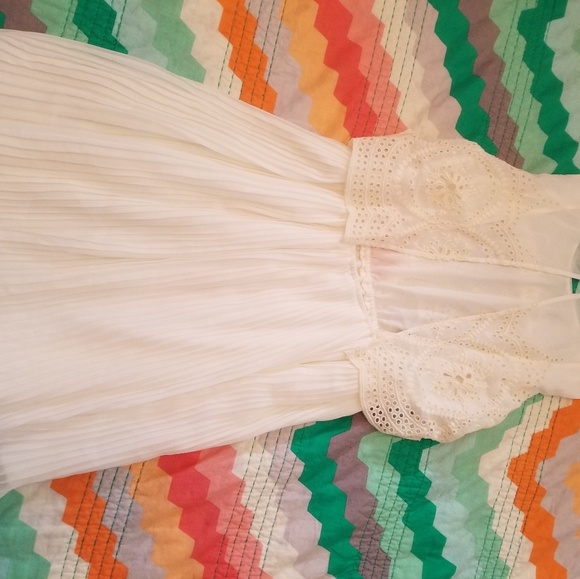 Off White Dress with Open Back - Picture 3 of 6